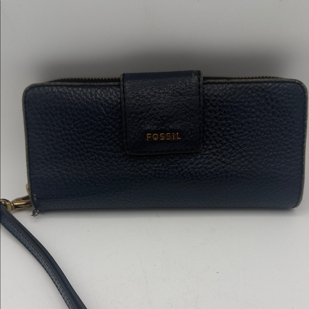 Fossil Navy blue pebbled leather full zip wristlet wallet some wear 8x4”